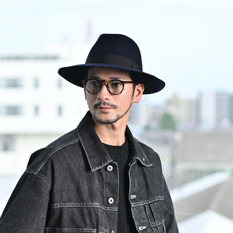ボルサリーノのフェルトハット Q.S. Folar Rasato（Q.S. フォラール ラザート） 110757 ネイビーのモデル写真