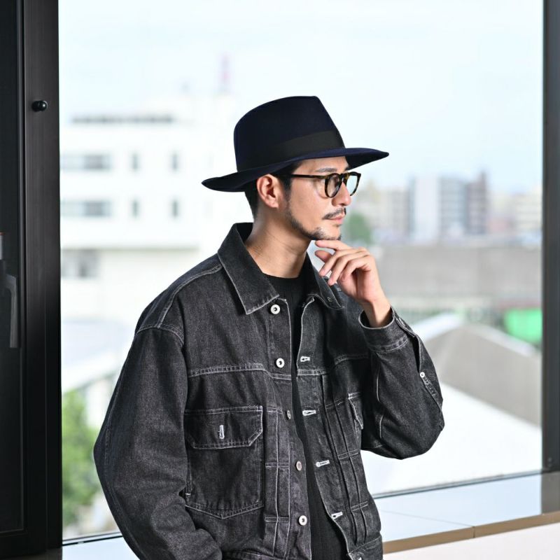 ボルサリーノのフェルトハット Q.S. Folar Rasato（Q.S. フォラール ラザート） 110757 ネイビーのモデル写真