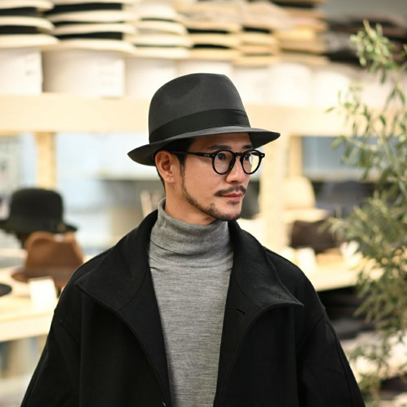 ボルサリーノのフェルトハット Q.S. Charlait Rasato（Q.S. シャルレイ ラザート） 111160 グレーのモデル写真