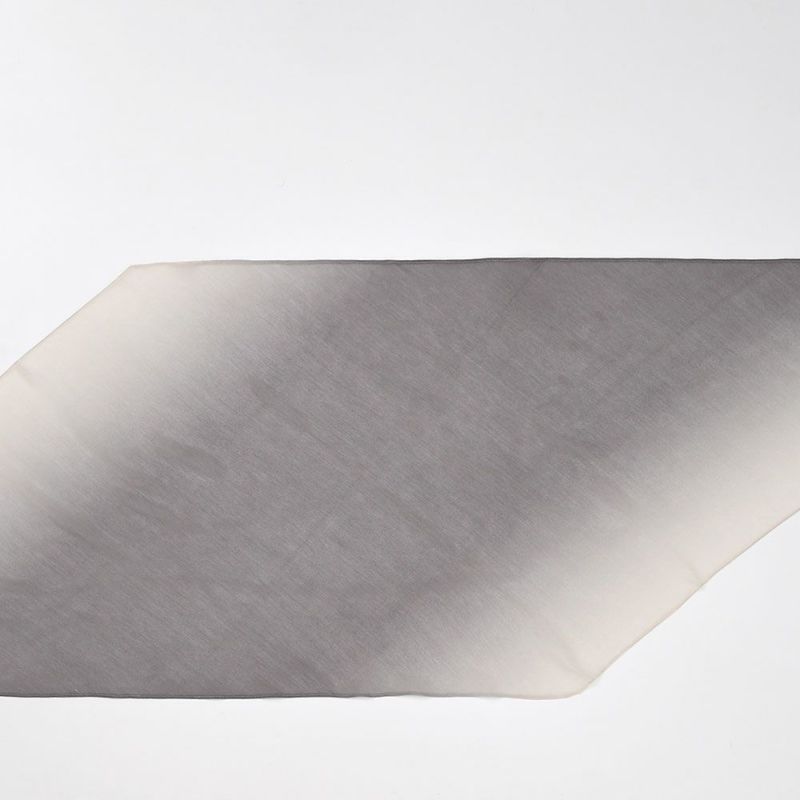 ブガッティの春夏スカーフ・ストール Diamand Shape Scarf（ダイアモンドシェイプスカーフ） 630104 ライトグレー